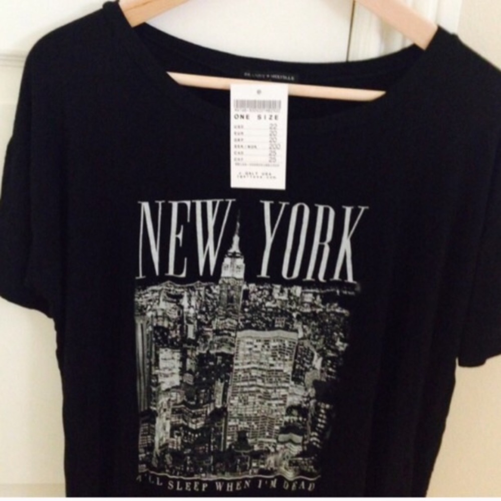 BRANDY MELVILLE BLACK T-SHIRT